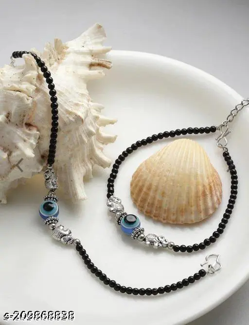 Glamour Allure: Fancy Women's Anklets & Toe Rings Set - Image 2