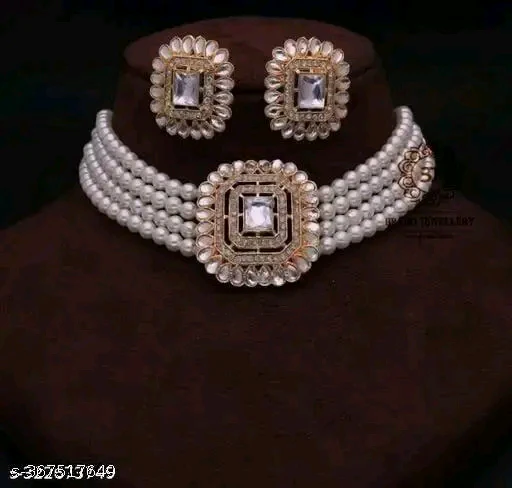 Twinkling Beautiful Gold-Plated Jewellery Set with Cubic Zirconia - Adjustable Choker &amp; Earrings